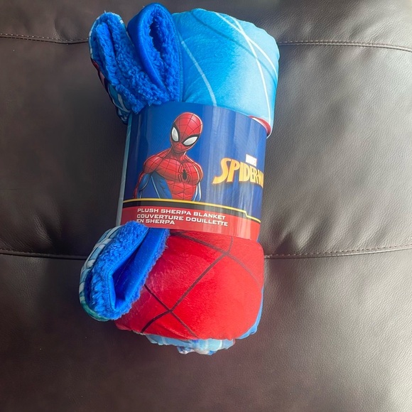 Marvel Spiderman Reversible Plush Sherpa Throw Blanket - Picture 3 of 4